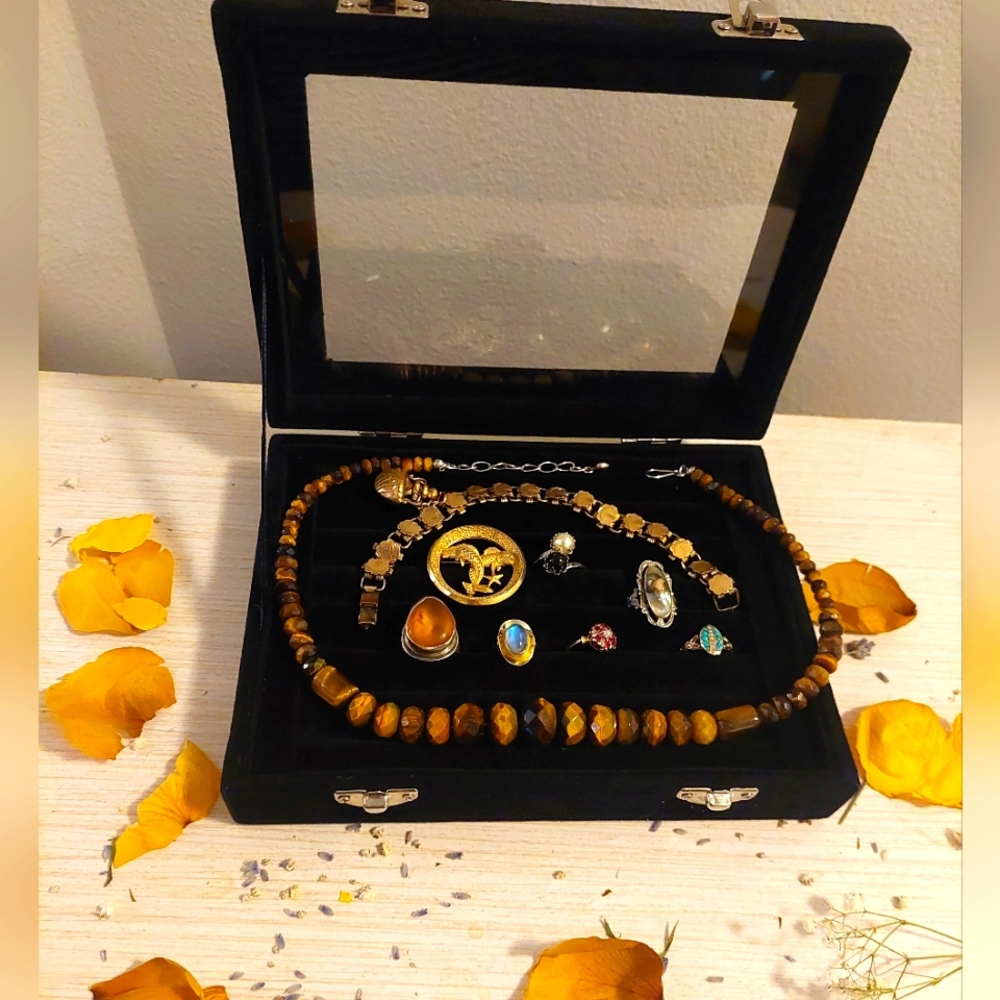 THE TRAY: Rings and Precious Things